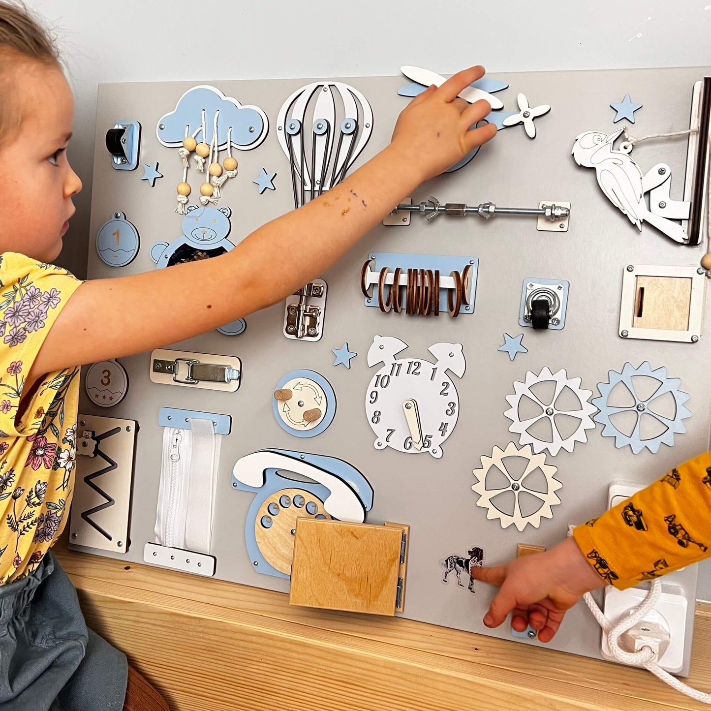 Montessori Marvel busy board (50×60 cm)